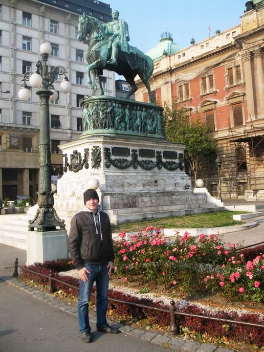 Памятник князю в Белграде