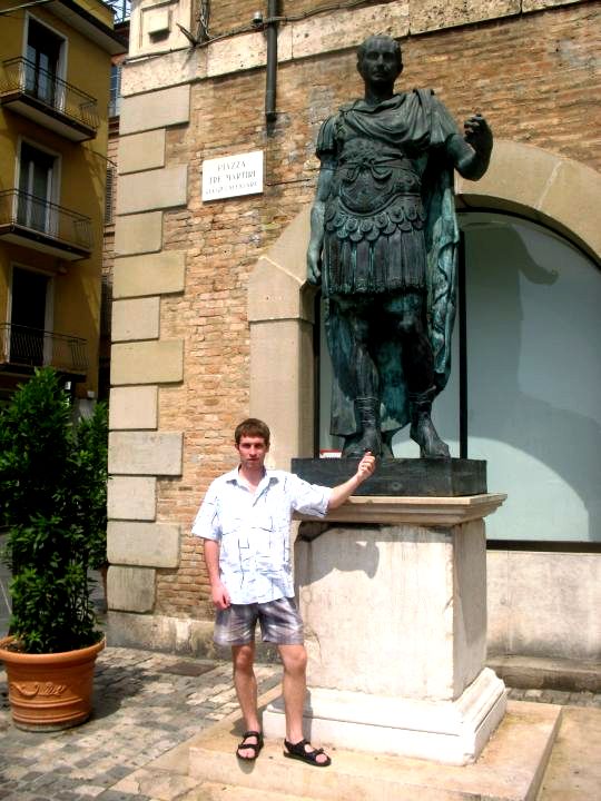 Памятник Цезарю